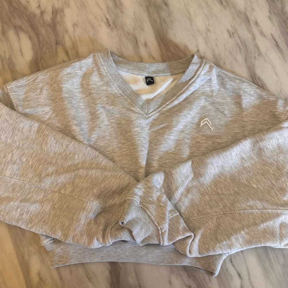 Oner Active cropped Gray V-Neck Sweatshirt